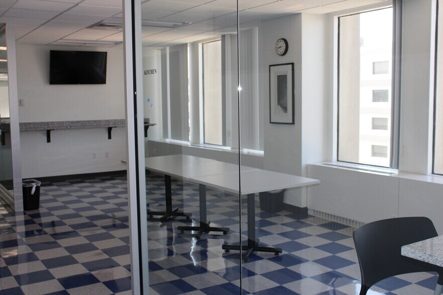 More Photos Of 1500 Main St, Springfield Medical For Lease