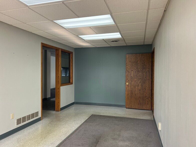 More Photos Of 930 Single Ave, Wausau Manufacturing For Sale