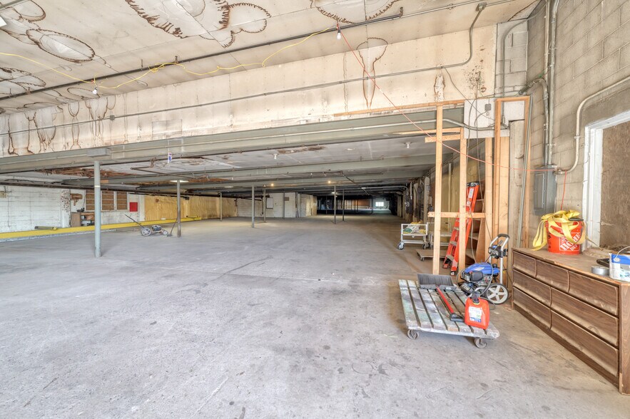 More Photos Of 106 E Smith St, Iron Mountain Distribution For Sale