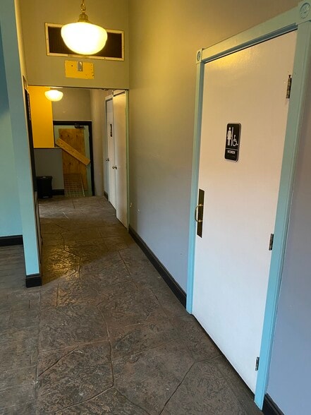 More Photos Of 301 S Washington Sq, Lansing Storefront For Lease