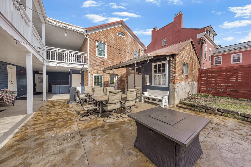 More Photos Of 208-210 Wharf St, Hermann Hospitality For Sale