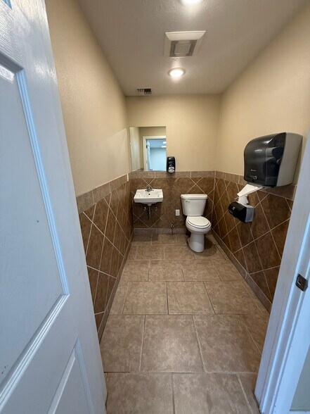 More Photos Of 477 N 100 W, Cedar City Industrial For Lease
