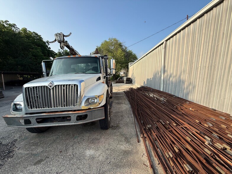 More Photos Of 2954 SE Loop 410, San Antonio Contractor Storage Yard For Sale