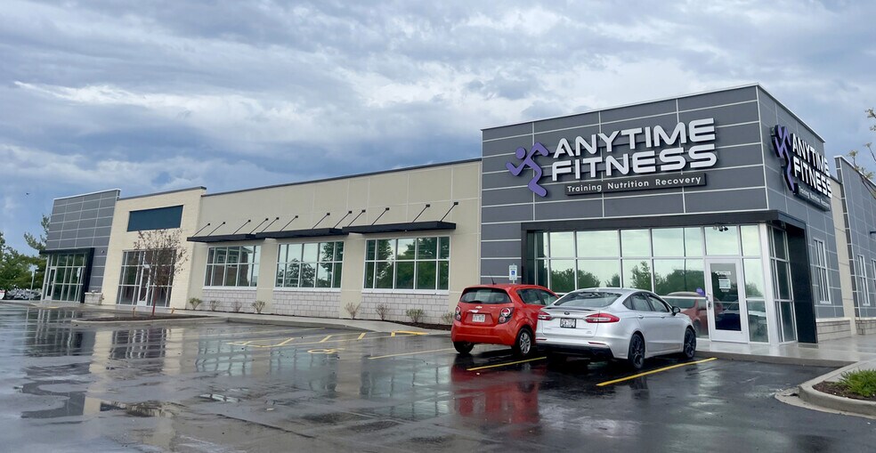 More Photos Of 825-833 N Wisconsin St, Elkhorn General Retail For Lease