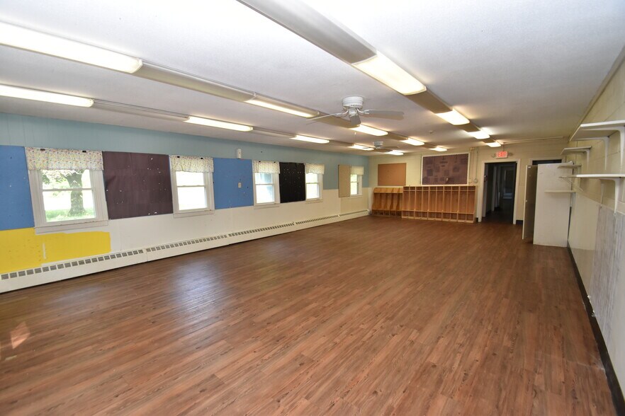 More Photos Of 194 House St, Glastonbury Daycare Center For Sale