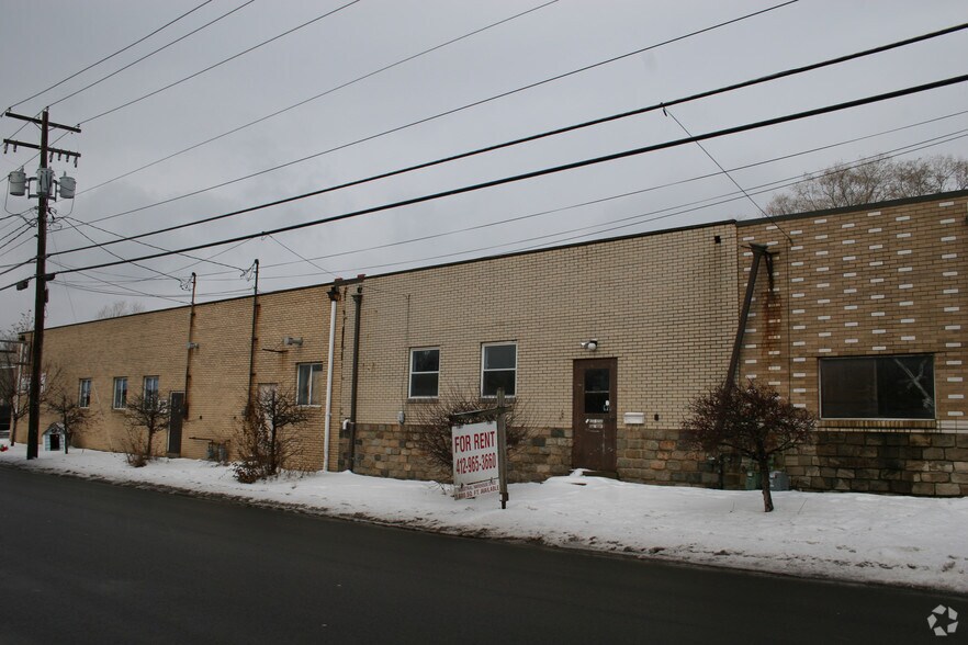 More Photos Of 2930-2942 Industrial Blvd, Bethel Park Warehouse For Lease