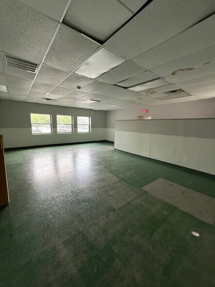 More Photos Of 3080 Sylvan Rd, Hapeville Auto Dealership For Lease