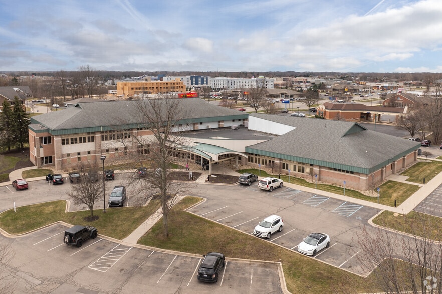 More Photos Of 3235-3299 N Wellness Dr, Holland Medical For Lease