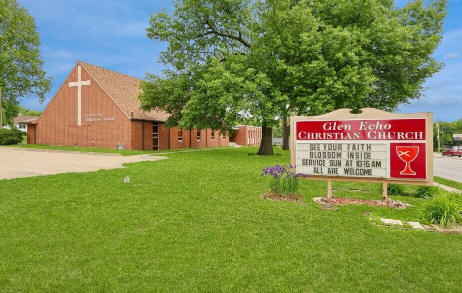 Primary Photo Of 4323 Douglas Ave, Des Moines Religious Facility For Sale