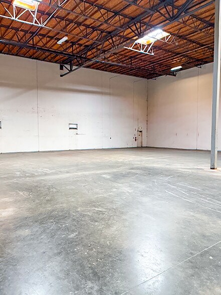More Photos Of 5828 Smithway St, Commerce Warehouse For Lease
