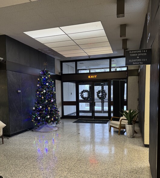 More Photos Of 108 Main Ave SW, Warren Office Residential For Lease