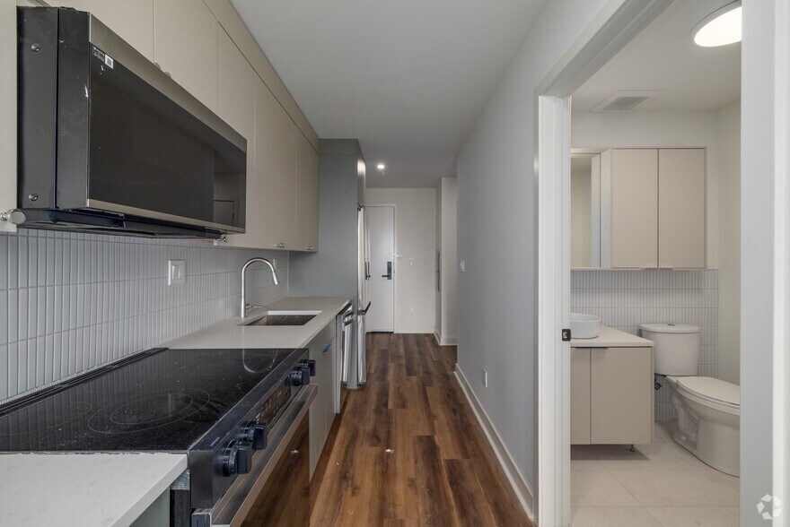 More Photos Of 873 COMMUNIPAW Ave, Jersey City Apartments For Lease