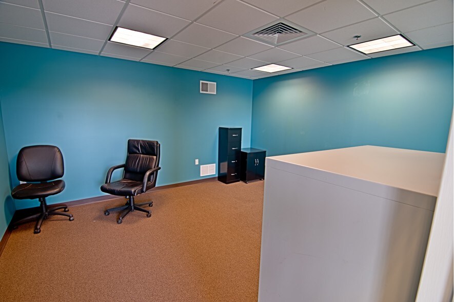 More Photos Of 225 Hess Rd, Grasonville Light Distribution For Sale