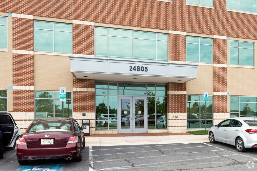 More Photos Of 24805 Pinebrook Rd, Chantilly Medical For Lease