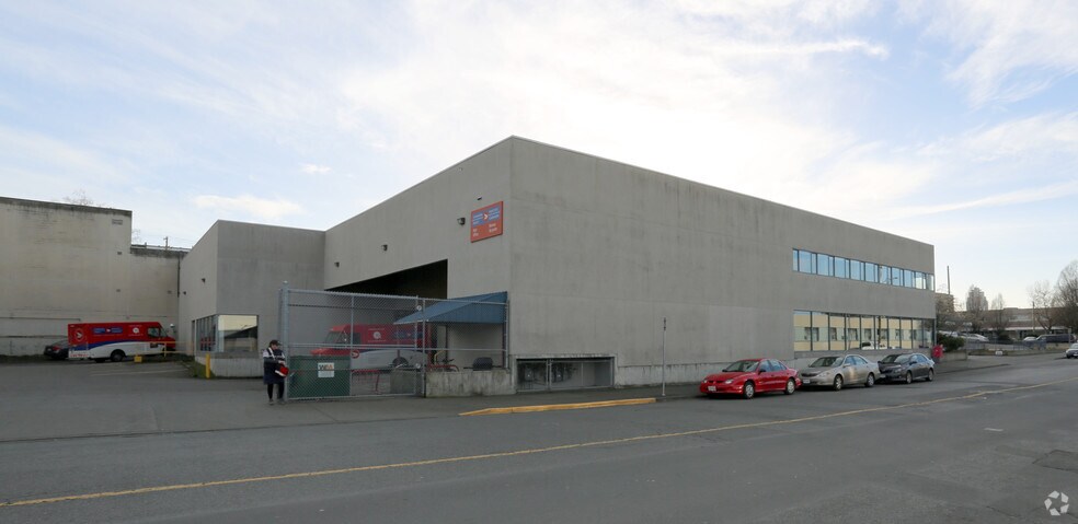 More Photos Of 601-621 Discovery St, Victoria Medical For Lease