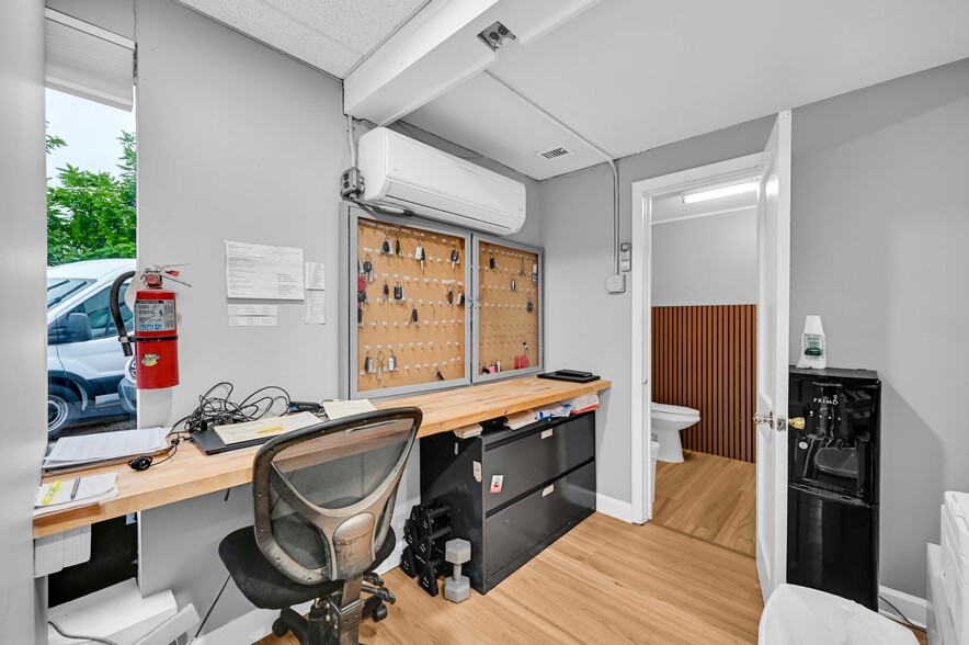 More Photos Of 33 N Morris St, Dover Auto Repair For Sale