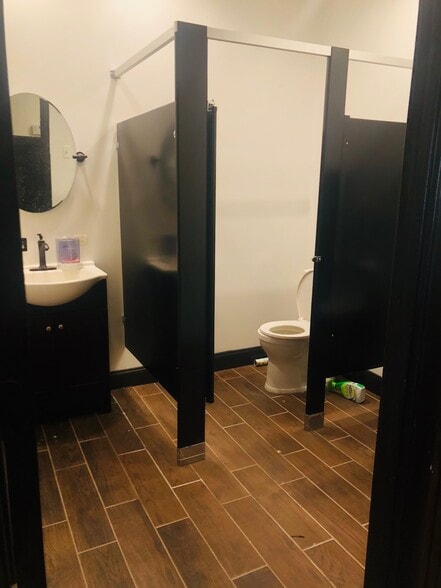 More Photos Of 224 Market St, Philadelphia Restaurant For Lease