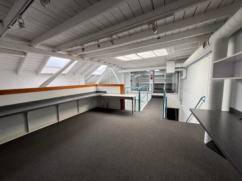 More Photos Of 228 Main St, Venice Flex For Lease