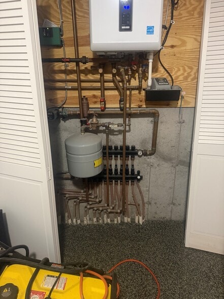 More Photos Of 279 Circuit St, Hanover Warehouse For Lease