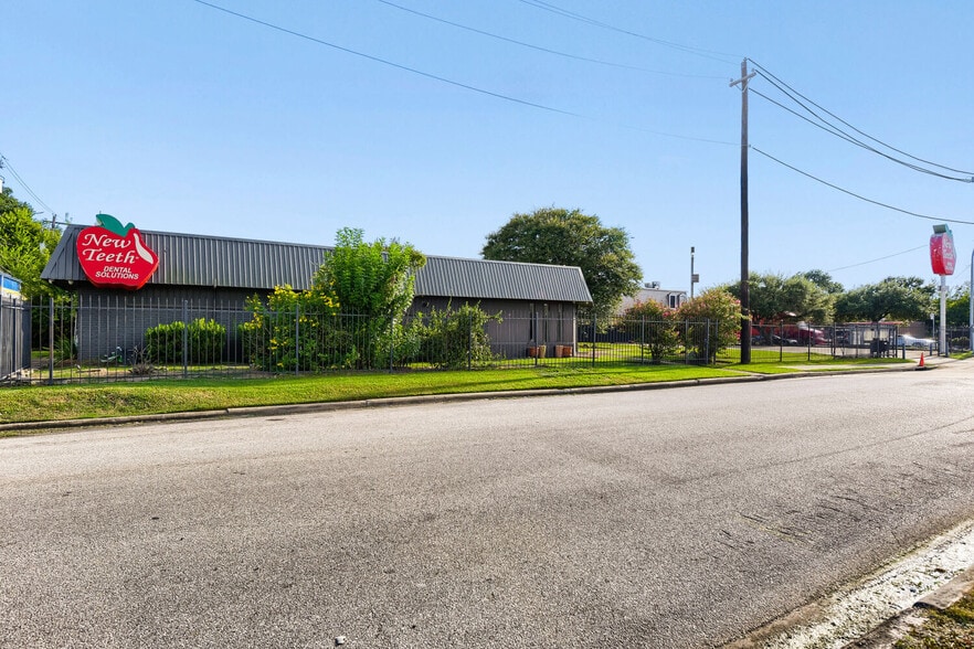 More Photos Of 4005 Broadway St, Houston Medical For Sale