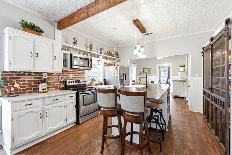 More Photos Of 9282 State Highway 75 S, New Waverly Freestanding For Sale