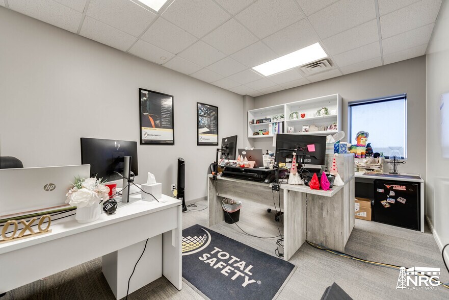 More Photos Of 10001 Lindberg Dr, Midland Warehouse For Lease