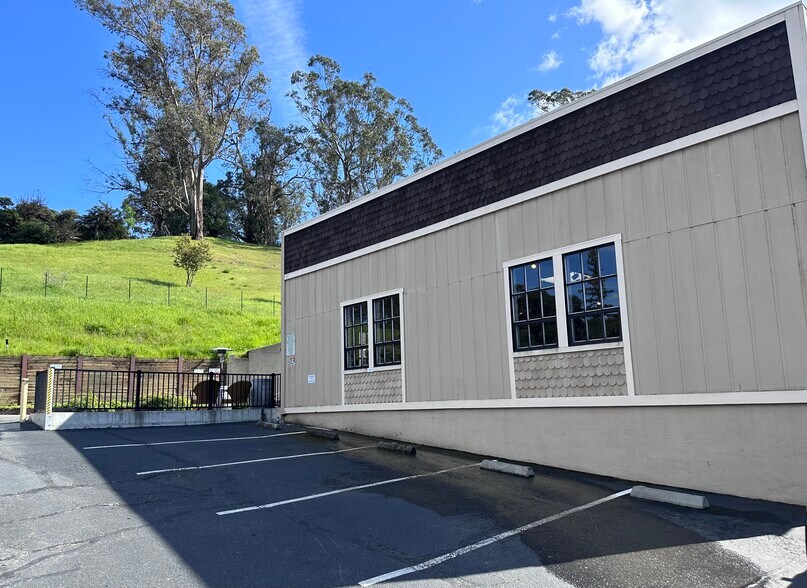 More Photos Of 1016 Railroad Ave, Novato Flex For Lease