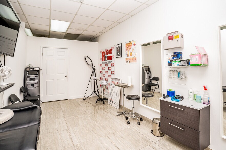 More Photos Of 45 Alabama Rd, Lehigh Acres General Retail For Lease