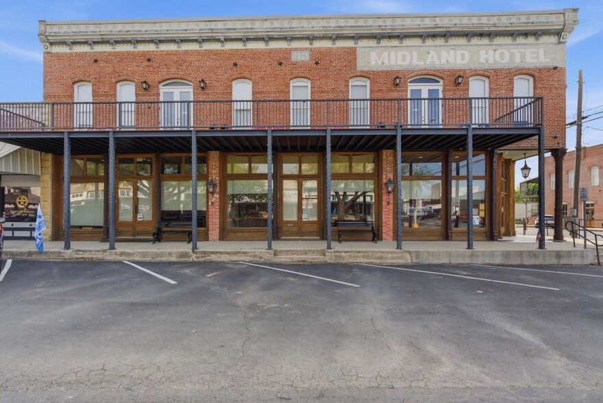 Primary Photo Of 103 N Pecan St, Hico Hotel For Sale