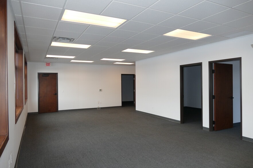 More Photos Of 2718 Industrial Row Dr, Troy Office For Lease