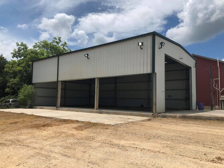 More Photos Of 12440 US Hwy 181 S, San Antonio Flex For Sale