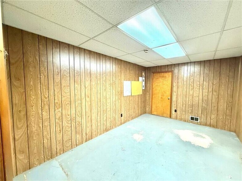 More Photos Of 2411 Adella St, New Castle Flex For Sale