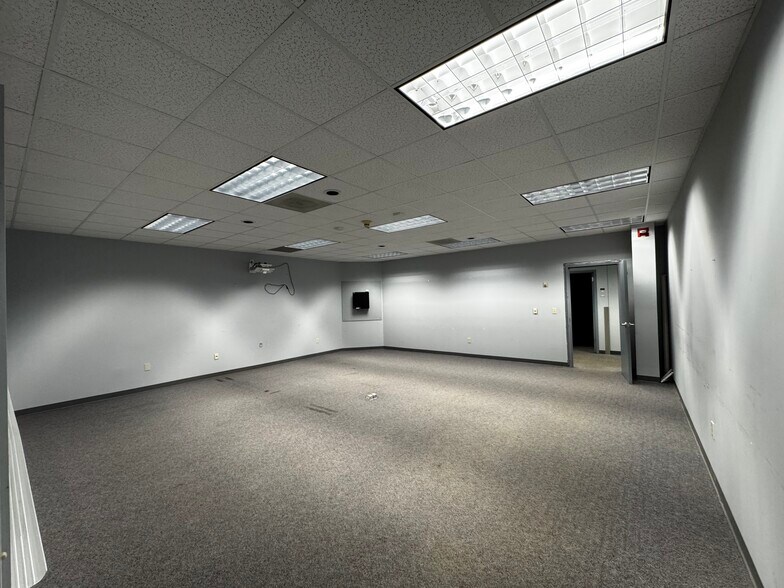 More Photos Of 1628 Browning Rd, Columbia Loft Creative Space For Lease