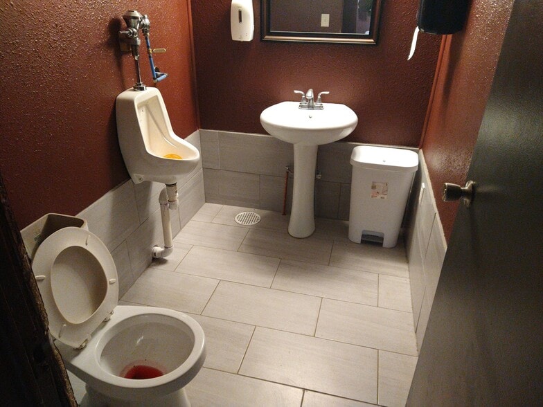 More Photos Of 615 N Cedar St, Queen City Lodge Meeting Hall For Sale