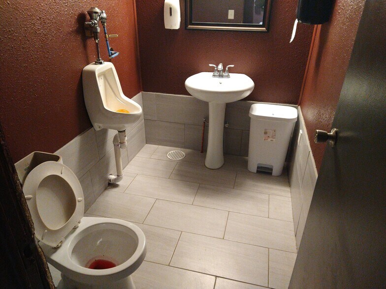 More Photos Of 615 N Cedar St, Queen City Lodge Meeting Hall For Sale