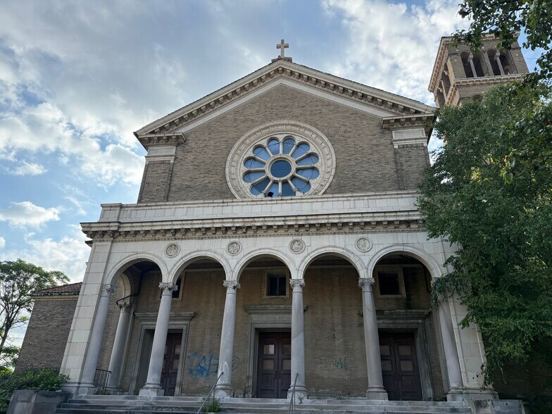 Primary Photo Of 3500 Montgomery Rd, Cincinnati Religious Facility For Sale