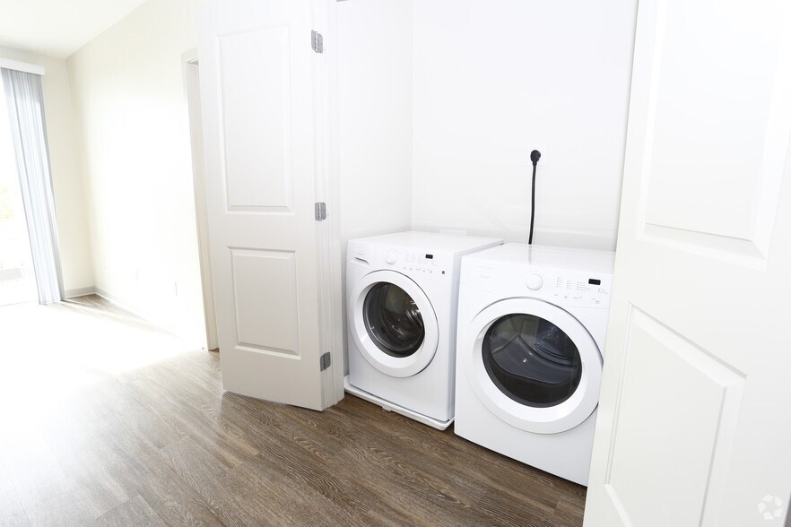More Photos Of 2424-2434 W Caithness Pl, Denver Apartments For Lease