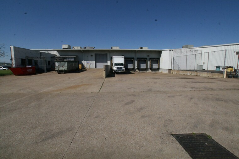 More Photos Of 260 Bennett Dr, Pulaski Warehouse For Lease