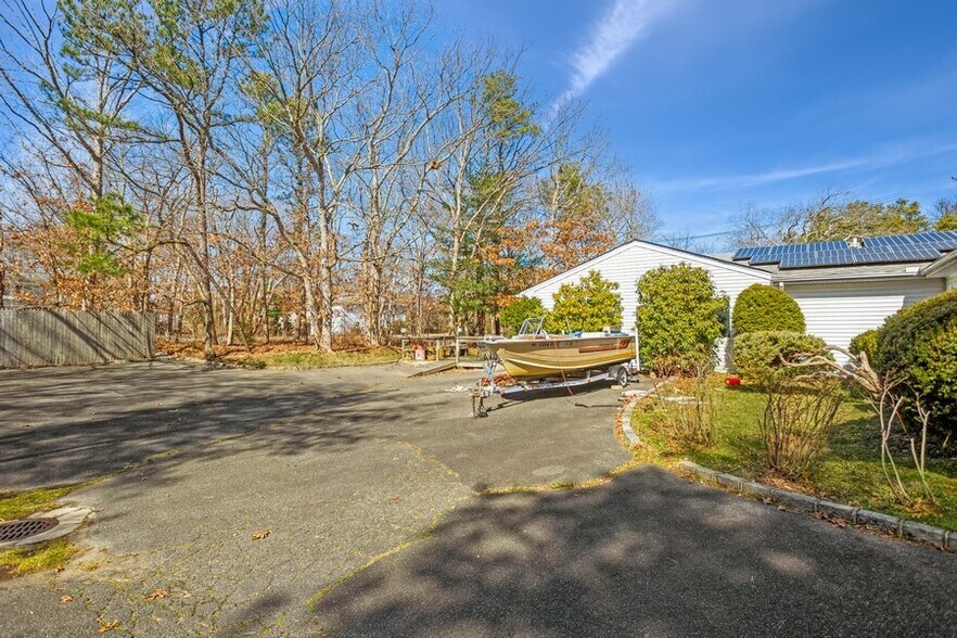 More Photos Of 626 Canal Rd, Mount Sinai Office For Lease