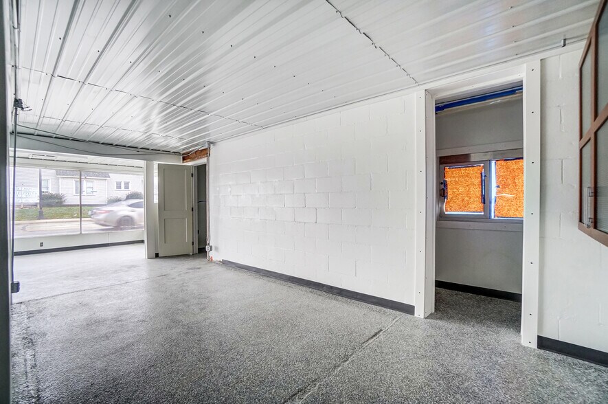 More Photos Of 994 E Market St, Celina Freestanding For Sale