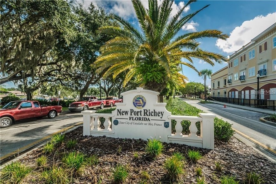 More Photos Of 5845-5847 Main St, New Port Richey Office For Lease