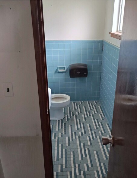 More Photos Of 1 Bayshore Plz, Atlantic Highlands Bank For Lease