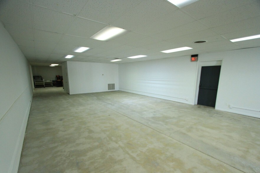 More Photos Of 108 SE 6th St, Abilene Specialty For Sale
