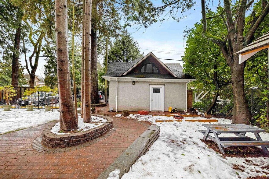 More Photos Of 4355 Granville St, Vancouver Schools For Sale