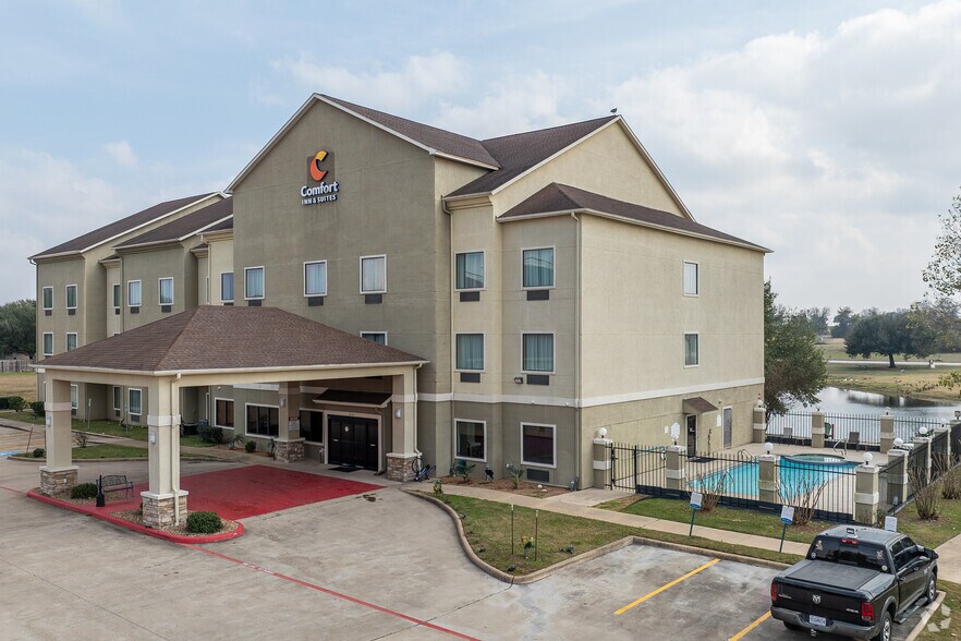 More Photos Of 9345 Highway 6, Navasota Hotel For Sale