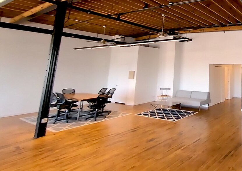 More Photos Of 213 W institute Pl, Chicago Loft Creative Space For Lease