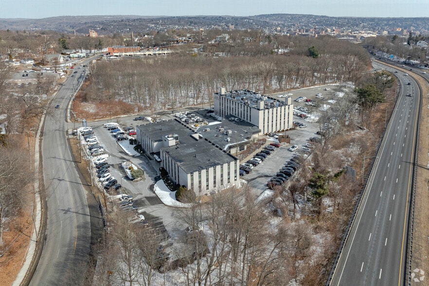 More Photos Of 1389 W Main St, Waterbury Medical For Lease