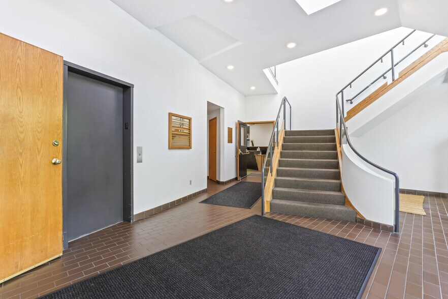 More Photos Of 11501 SW Pacific Hwy, Tigard Office For Lease