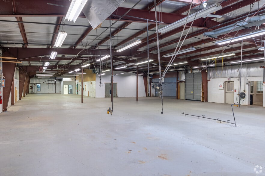 More Photos Of 500 N 8th St, Reading Warehouse For Lease