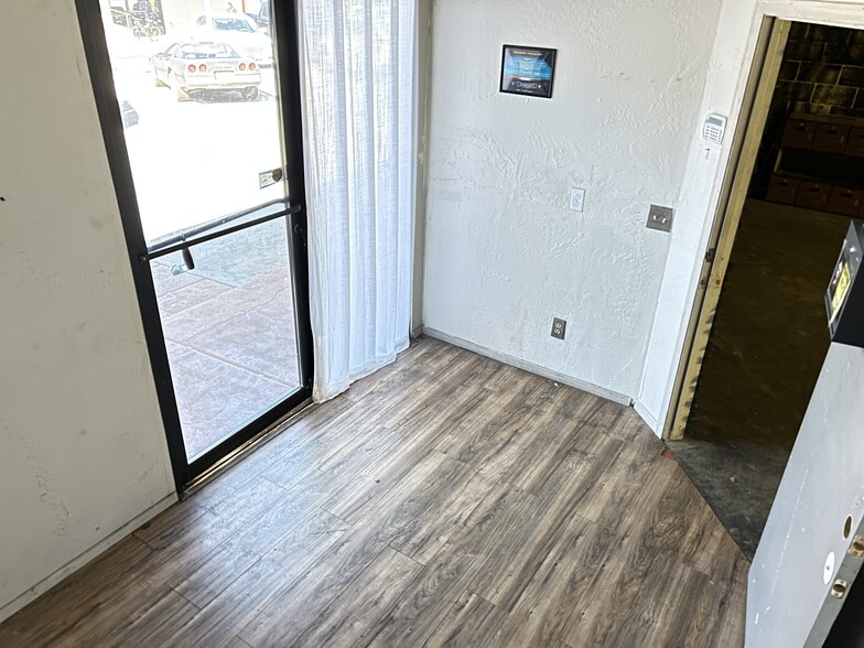 More Photos Of 1011 Commerce Dr, Prescott Warehouse For Lease